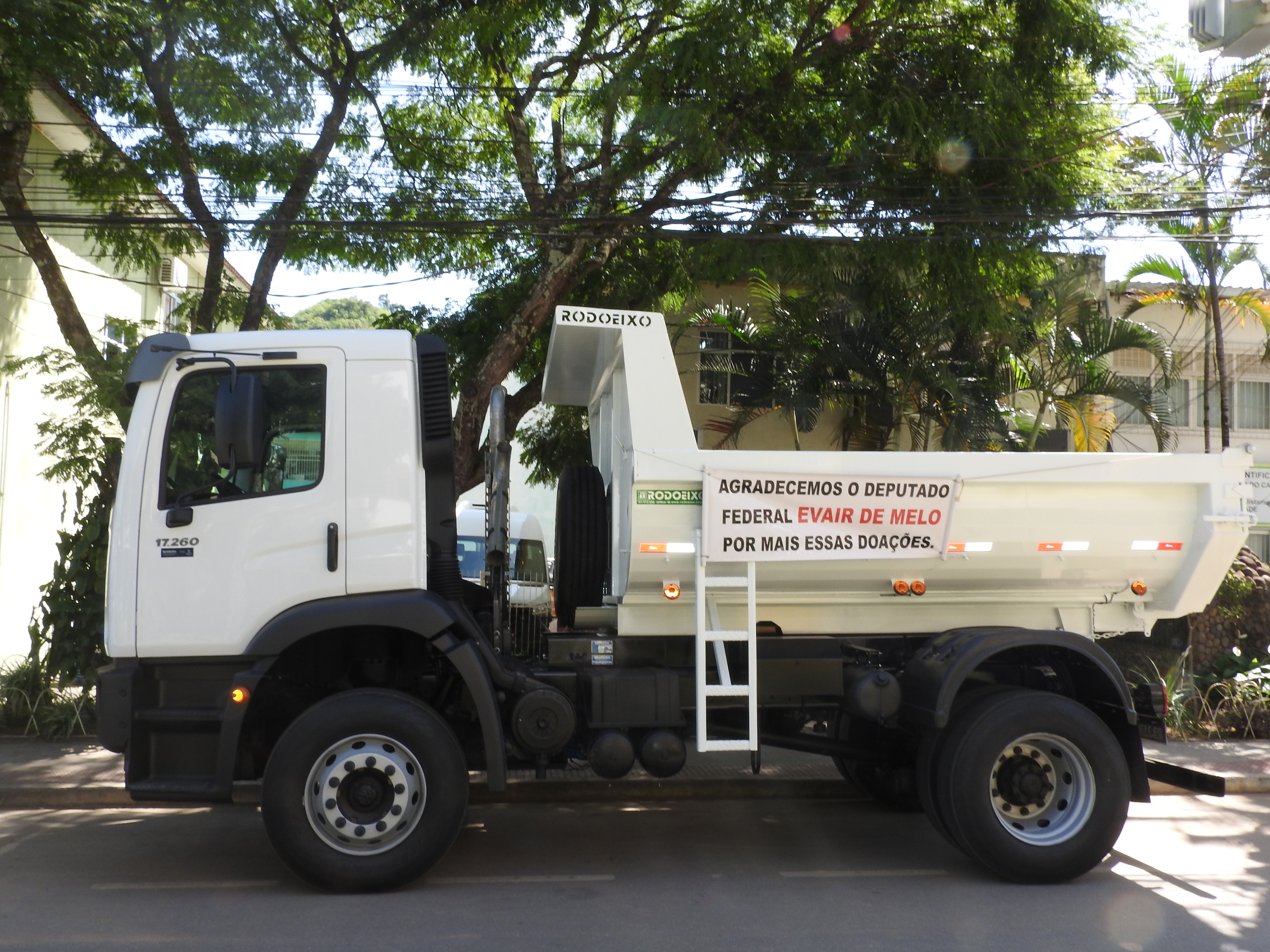 PREFEITURA ADQUIRE CAMINHÃO CAÇAMBA 0 KM