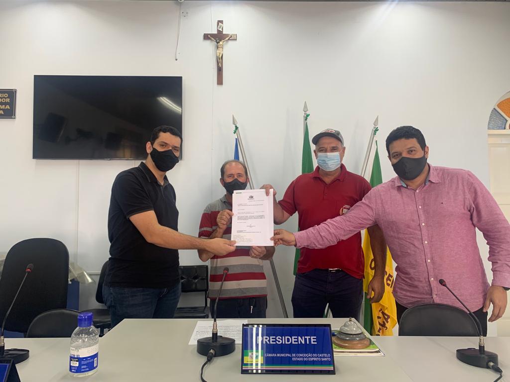 ENTREGA DO PROJETO DE LEI PARA AQUISIÇÃO DE NOTBOOKS PARA PROFESSORES DA REDE DE ENSINO MUNICIPAL DE CONCEIÇÃO DO CASTELO.