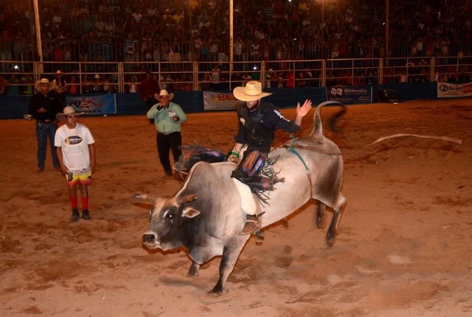 Conceiçoense Bismark da Silva levou o título da etapa de rodeio da Festa do Sanfoneiro 2015