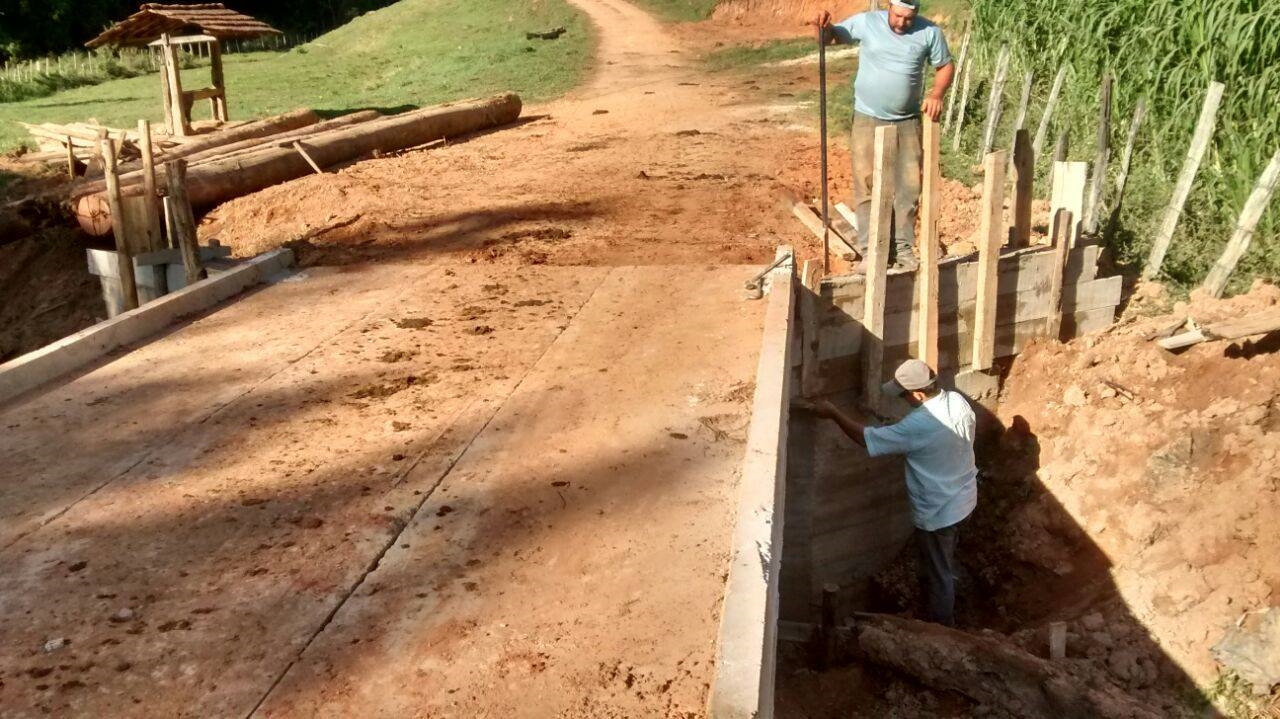 Comunidade de Pedra Lisa recebe entrega da nova ponte de concreto
