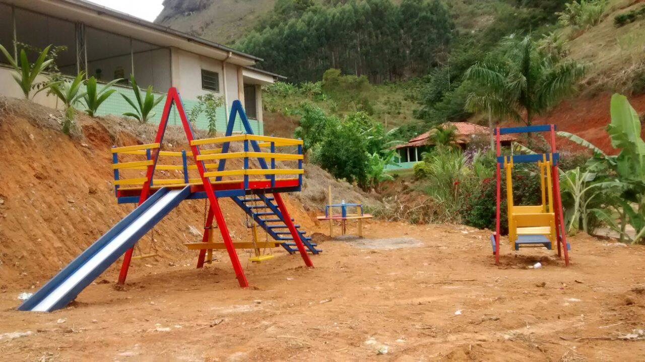 UMEF Alto Monforte recebe implantação de novo parquinho