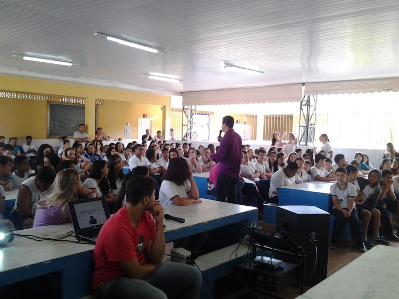 Alunos da EEEFM Aldy Soares recebem palestra de “Reciclagem dos Resíduos Sólidos”