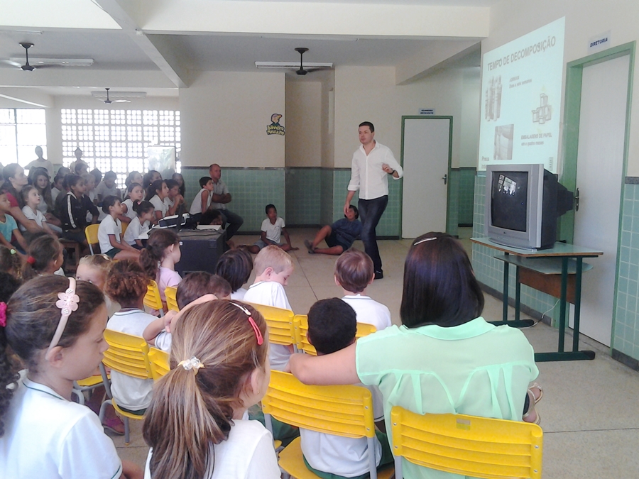 Escolas Municipais recebem palestras sobre educação ambiental