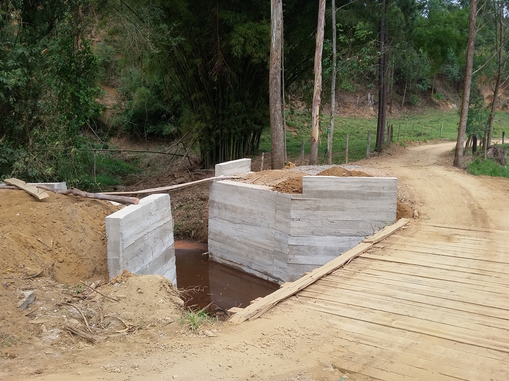 Comunidade da Mata Fria recebeu construção de mais (02) pontes de concreto