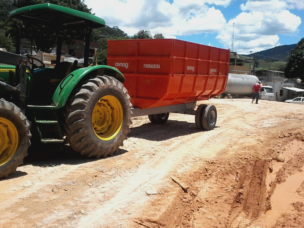 Com recursos do PRONAF municipal a Agricultura adquiriu uma nova carreta caçamba