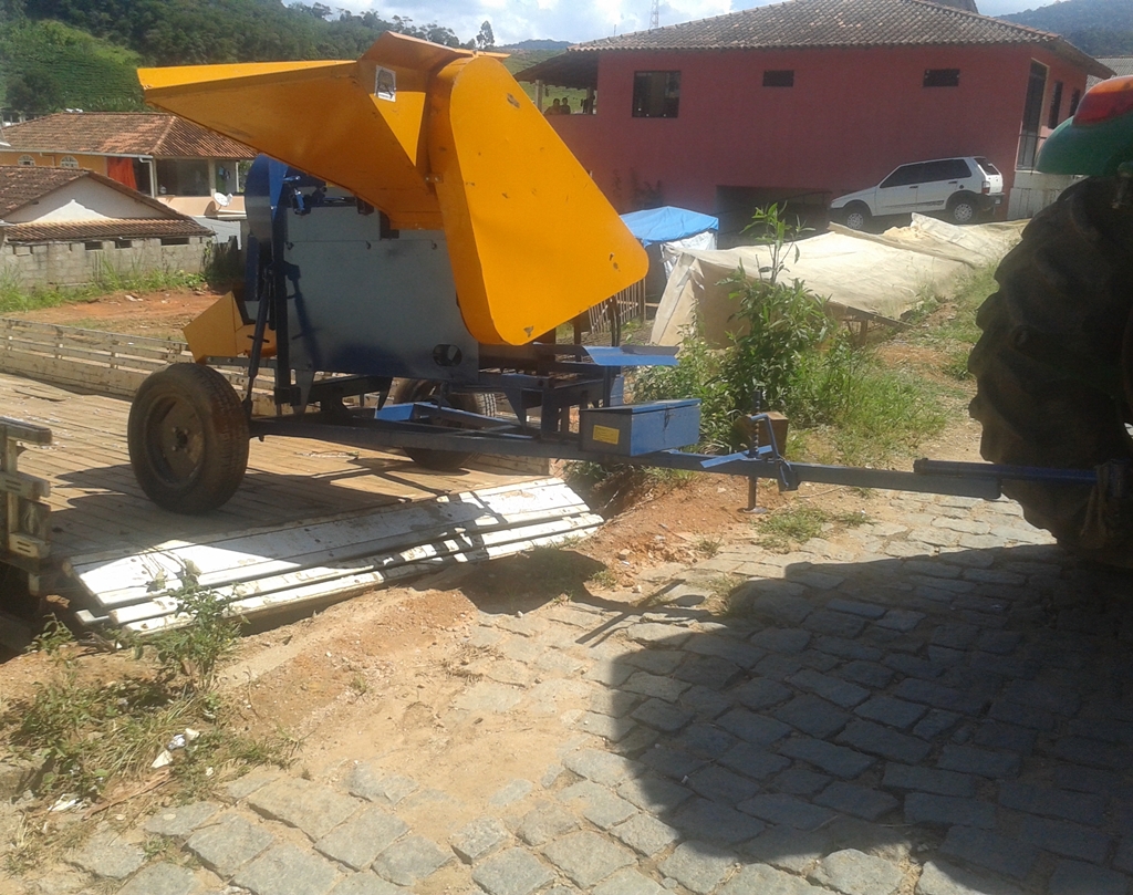 Prefeitura entrega implementos agrícolas para os produtores da comunidade de Monforte Frio