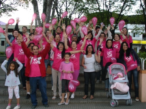 Outubro Rosa destaca a luta contra o câncer de mama