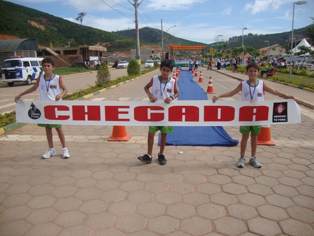 Atletas de Conceição do Castelo tiveram sucesso na 1ª Corrida pela Vida contra as Drogas no Município de Brejetuba