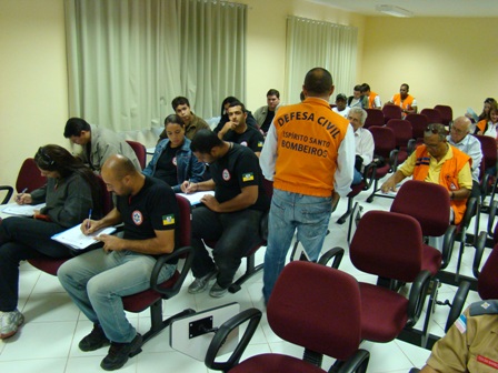 BOMBEIROS VOLUNTÁRIOS PARTICIPAM DE TREINAMENTO DE AVALIAÇÃO DE RISCO ESTRUTURAL