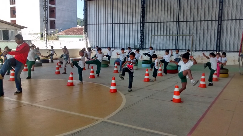Aula de Capoeira incentiva o ensino na UMEI Brás Lacerda amigo