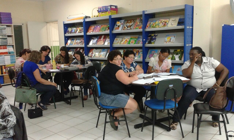 Professores Alfabetizadores reúnem-se para aprofundamento de conhecimentos