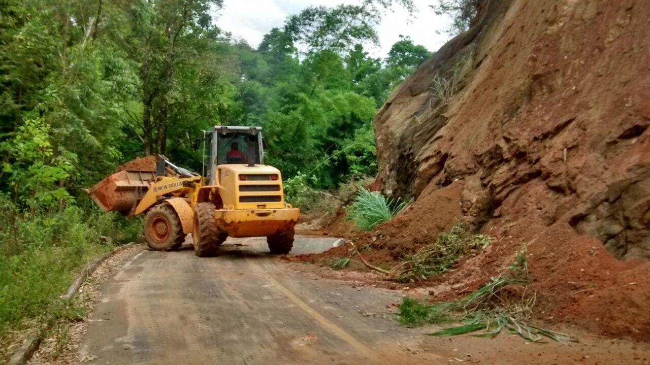 Chuvas causam deslizamentos de terra, alagamentos e muitos transtornos em Conceição do Castelo no último final de semana
