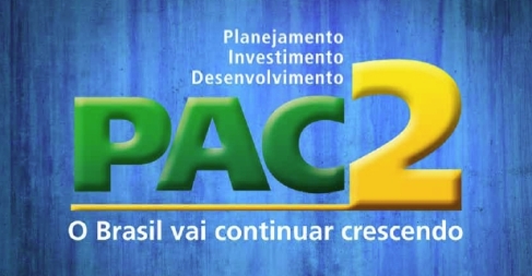 Prefeito municipal recebe aquisição de máquina retroescavadeira do PAC – 2 no dia 19 de fevereiro