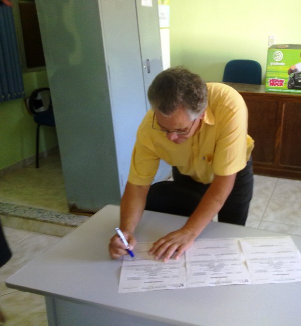 Prefeito municipal assina ordem de serviço para construção da academia popular