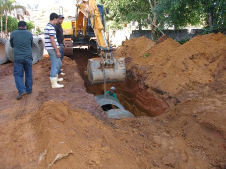 Obras garantem mais infraestrutura para moradores da Rua Adauto Ferreira da Mota
