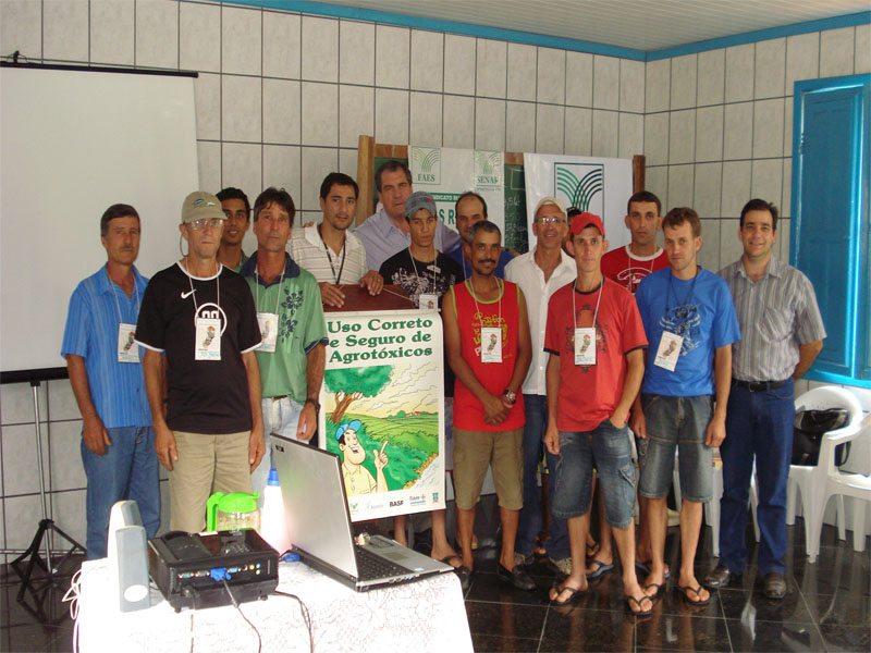 O curso “Manejo Adequado de Defensivos Agrícolas” encerrou nesta sexta – feira (01/10/2010)