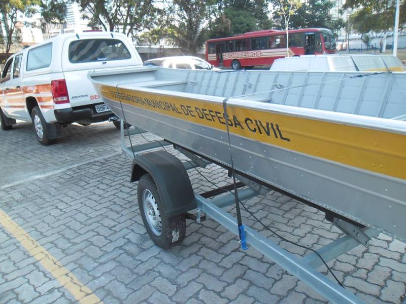 Defesa Civil Municipal recebe barco equipado para prevenção a inundações