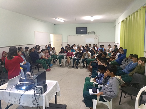 Programa Agrinho promove palestra sobre: Motivar e Empreender no campo para alunos do Ensino Fundamental