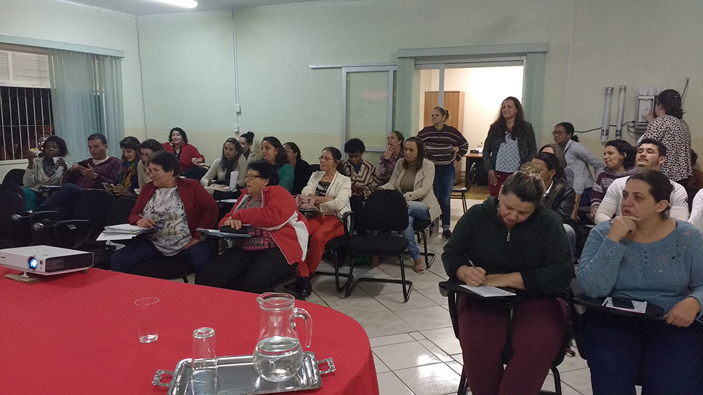 Professores da Rede Municipal de Ensino participaram nesta sexta-feira e sábado do Seminário de Educação Tributária