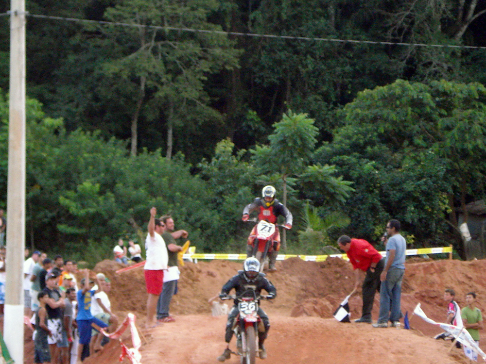 Seis mil assistem ao campeonato de motocross