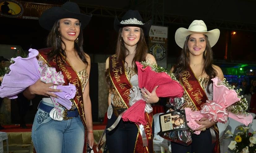 Patrícia Fazolo é eleita pelo júri a rainha da 23ª Festa do Sanfoneiro de 2014