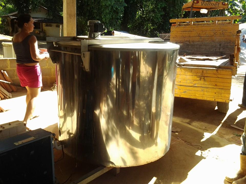 Comunidade de Viçosa recebe um tanque resfriador de leite
